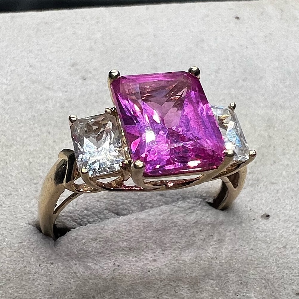 10k gold pink sapphire ring